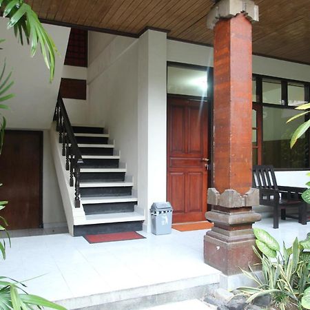 Kuta Dormitory At Simpang Inn Buitenkant foto