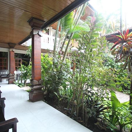 Kuta Dormitory At Simpang Inn Buitenkant foto