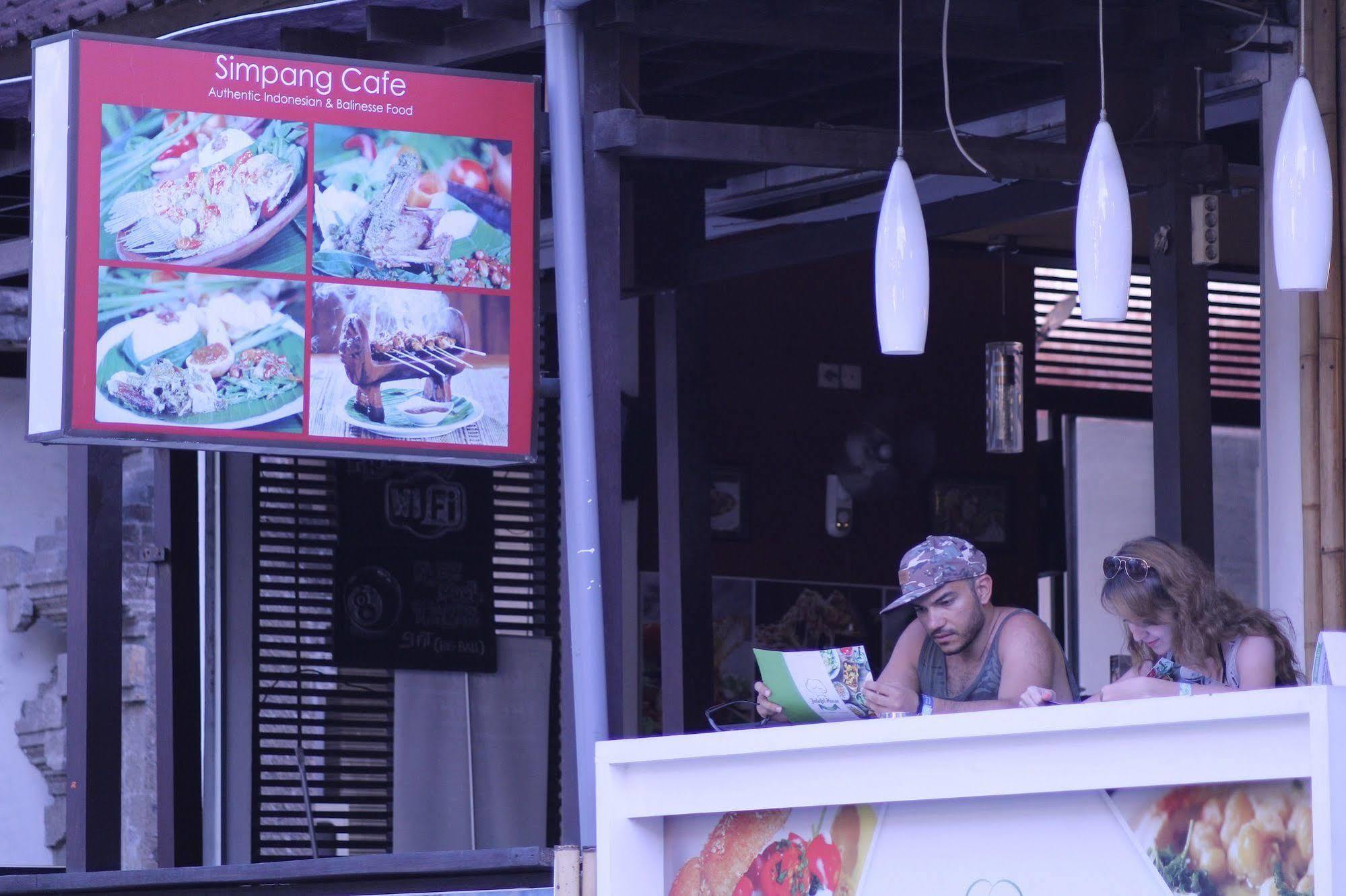 Kuta Dormitory At Simpang Inn Buitenkant foto