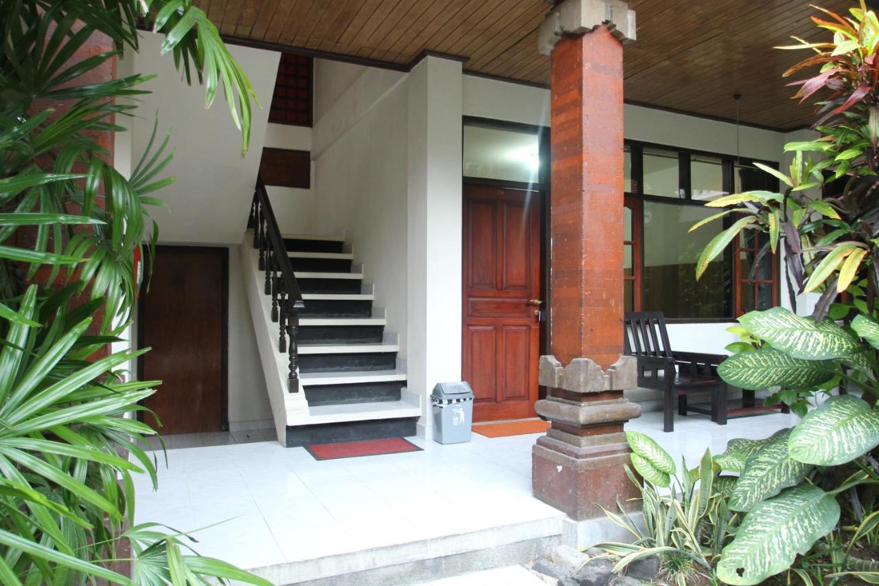 Kuta Dormitory At Simpang Inn Buitenkant foto