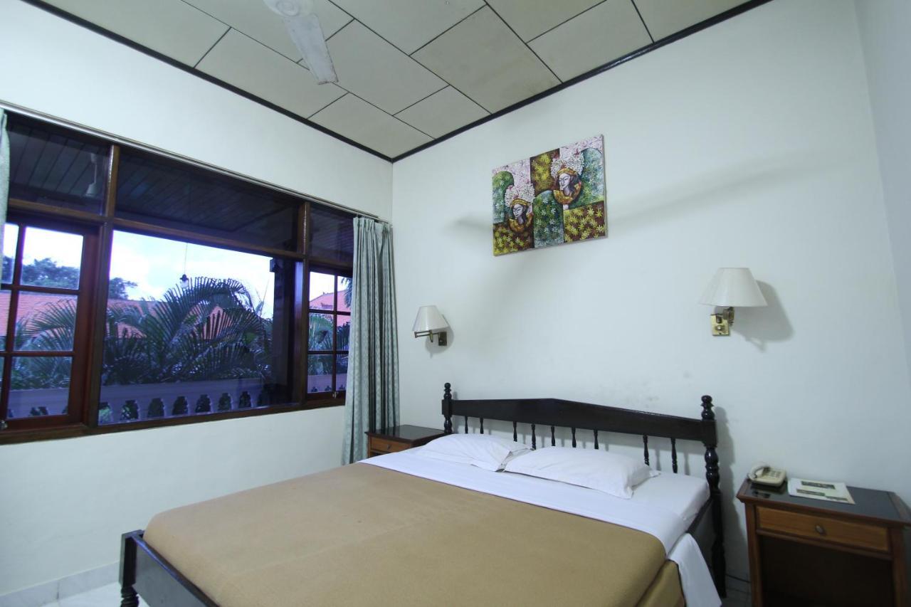 Kuta Dormitory At Simpang Inn Buitenkant foto
